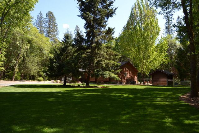 737 Pinecrest Drive, Grants Pass, OR 97526