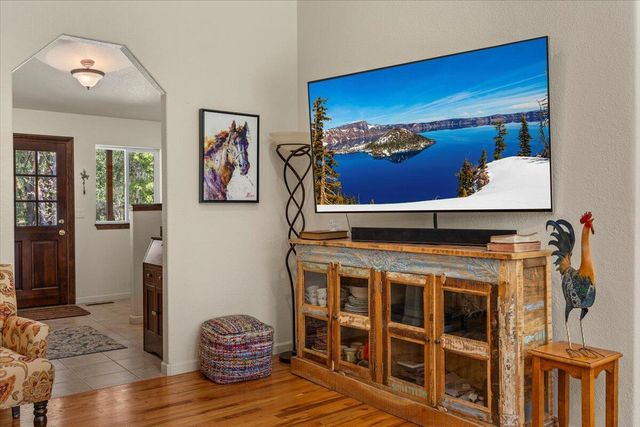737 Pinecrest Drive, Grants Pass, OR 97526
