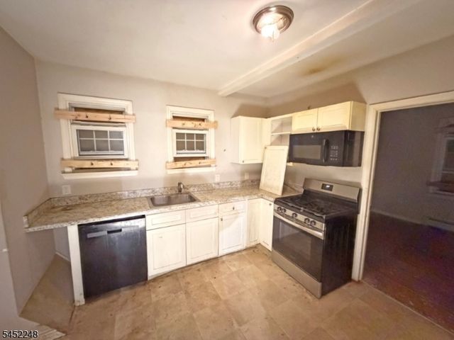 13 Linwood Pl, East Orange City, NJ 07017