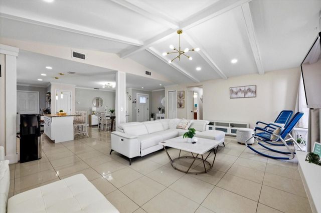 8331 W POCAHONTAS AVENUE, Tampa, FL 33615