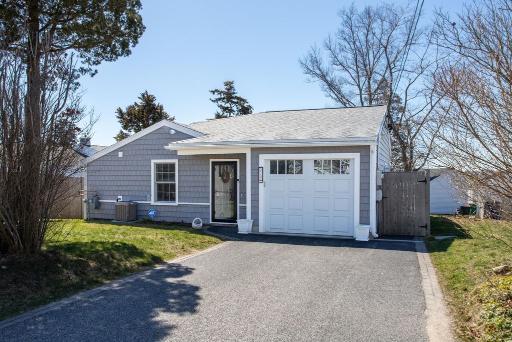 Image 1 of property listing at 523 Winnacunnet Road, Hampton, NH 03842