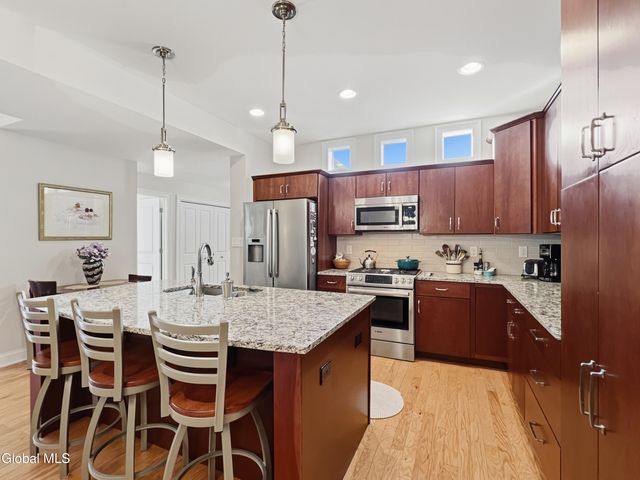 612 Lois Lane, Niskayuna, NY 12304