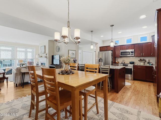 612 Lois Lane, Niskayuna, NY 12304