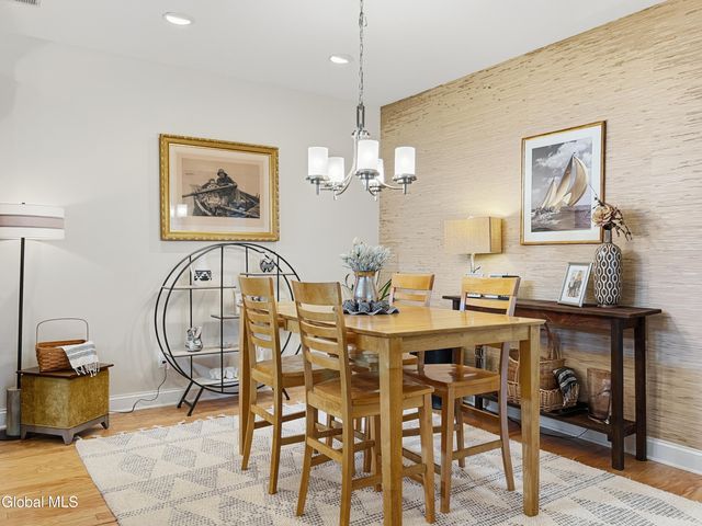 612 Lois Lane, Niskayuna, NY 12304