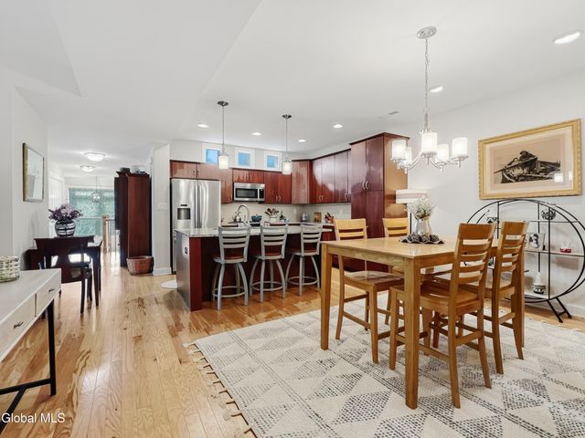 612 Lois Lane, Niskayuna, NY 12304