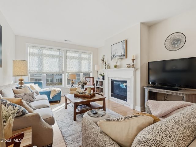 612 Lois Lane, Niskayuna, NY 12304