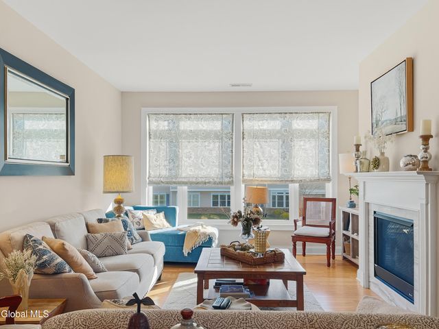 612 Lois Lane, Niskayuna, NY 12304