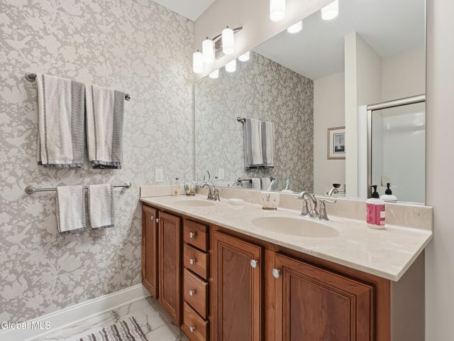 612 Lois Lane, Niskayuna, NY 12304