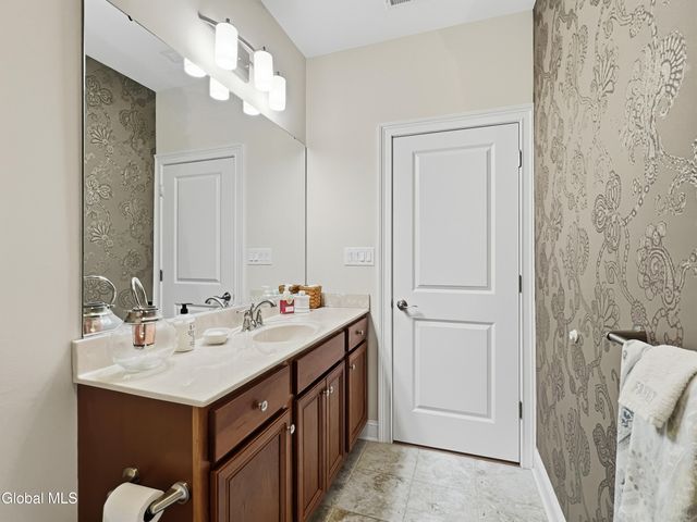 612 Lois Lane, Niskayuna, NY 12304