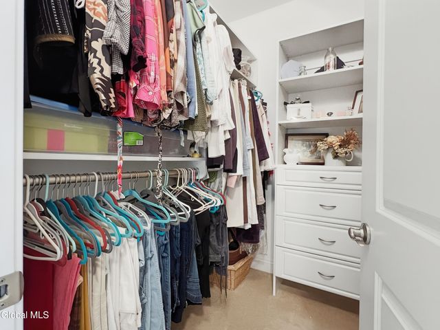 612 Lois Lane, Niskayuna, NY 12304