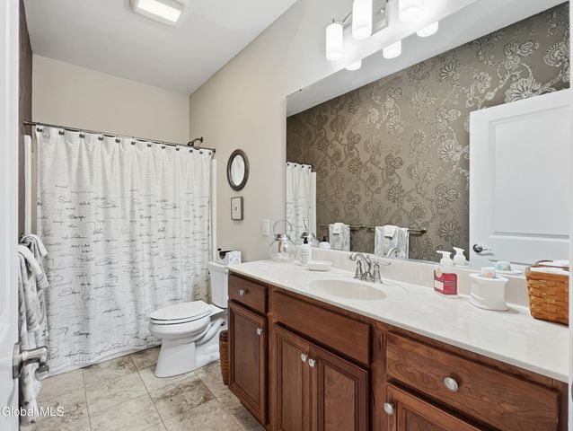 612 Lois Lane, Niskayuna, NY 12304