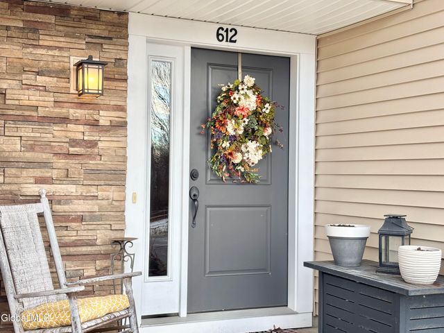 612 Lois Lane, Niskayuna, NY 12304