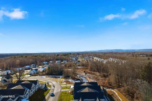 612 Lois Lane, Niskayuna, NY 12304