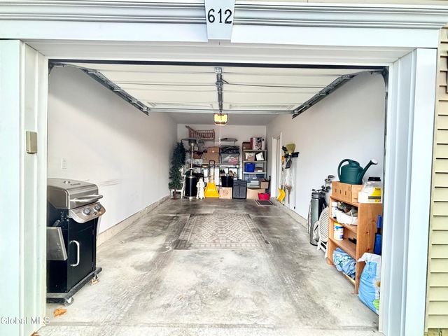 612 Lois Lane, Niskayuna, NY 12304