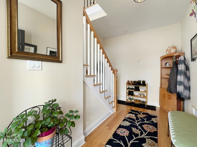 612 Lois Lane, Niskayuna, NY 12304