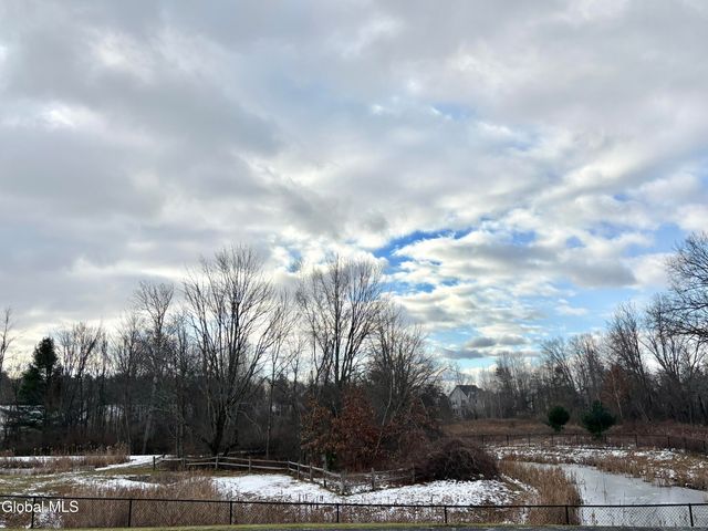 612 Lois Lane, Niskayuna, NY 12304