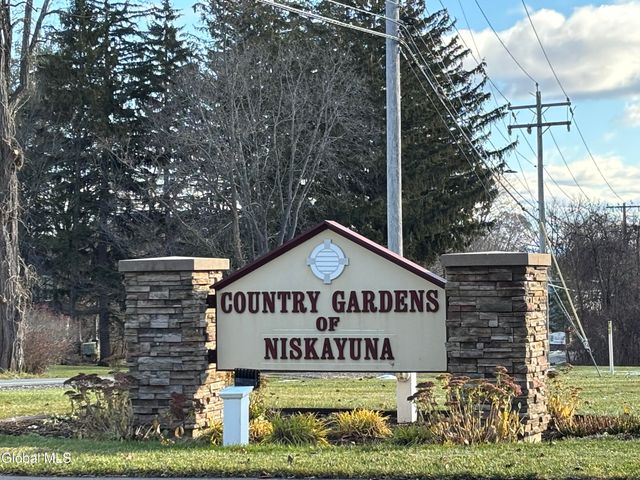 612 Lois Lane, Niskayuna, NY 12304