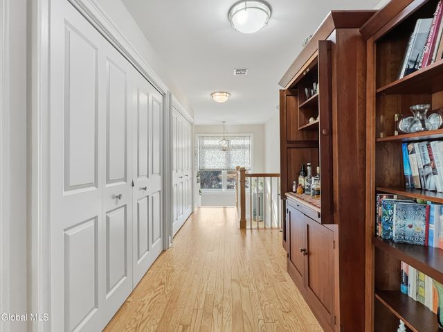 612 Lois Lane, Niskayuna, NY 12304