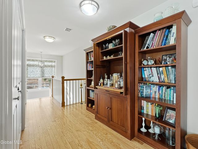 612 Lois Lane, Niskayuna, NY 12304