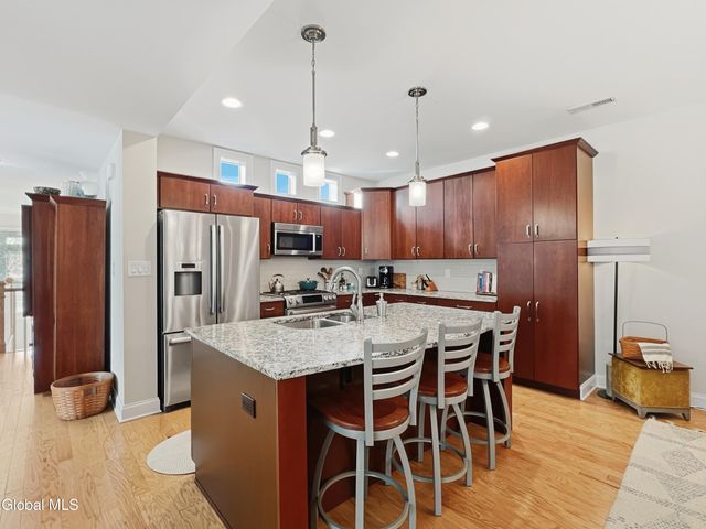 612 Lois Lane, Niskayuna, NY 12304