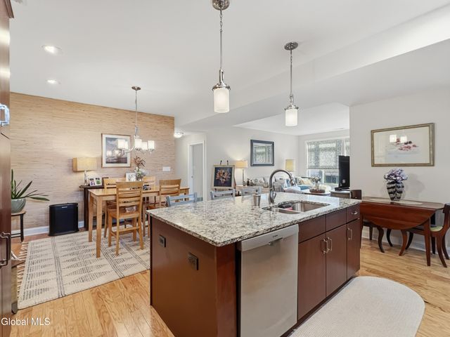 612 Lois Lane, Niskayuna, NY 12304