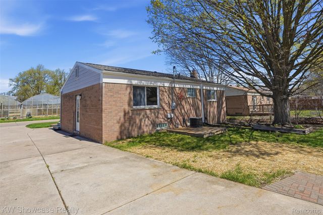 31167 Maplewood Street, Garden City, MI 48135