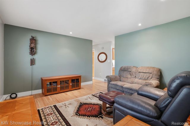 31167 Maplewood Street, Garden City, MI 48135