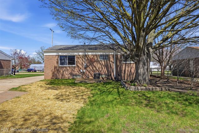 31167 Maplewood Street, Garden City, MI 48135