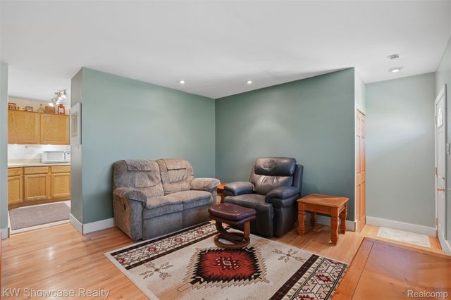 31167 Maplewood Street, Garden City, MI 48135