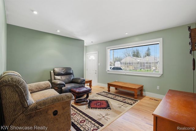 31167 Maplewood Street, Garden City, MI 48135