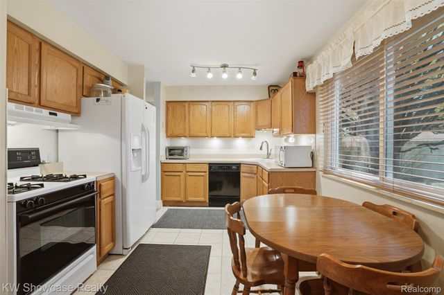 31167 Maplewood Street, Garden City, MI 48135