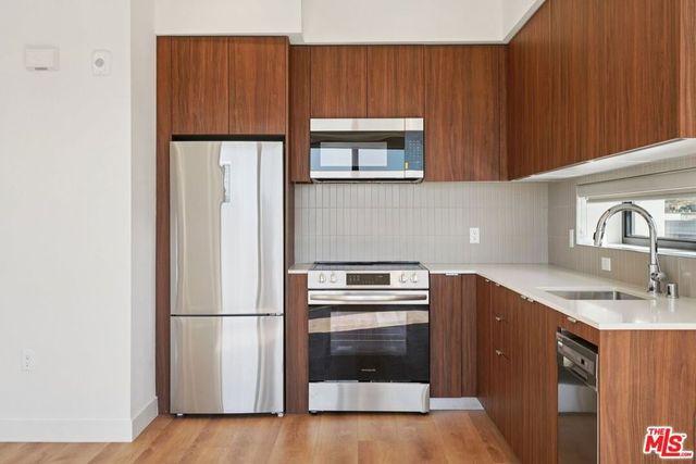 10431 Santa Monica Boulevard 208, Los Angeles, CA 90025