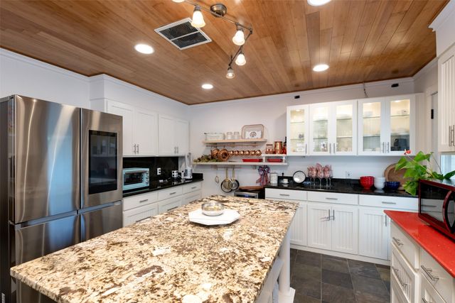 803 Brookhurst Drive, Dallas, TX 75218