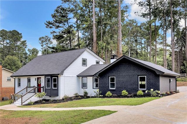 420 Northland SW Road, Mableton, GA 30126