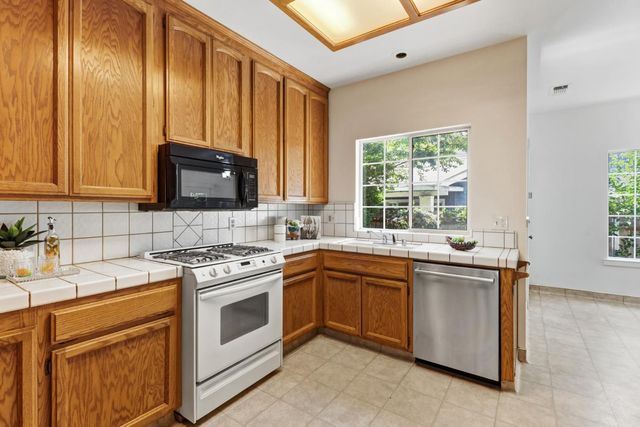 4229 T St, Sacramento, CA 95819