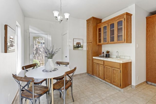 4229 T St, Sacramento, CA 95819