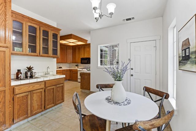 4229 T St, Sacramento, CA 95819