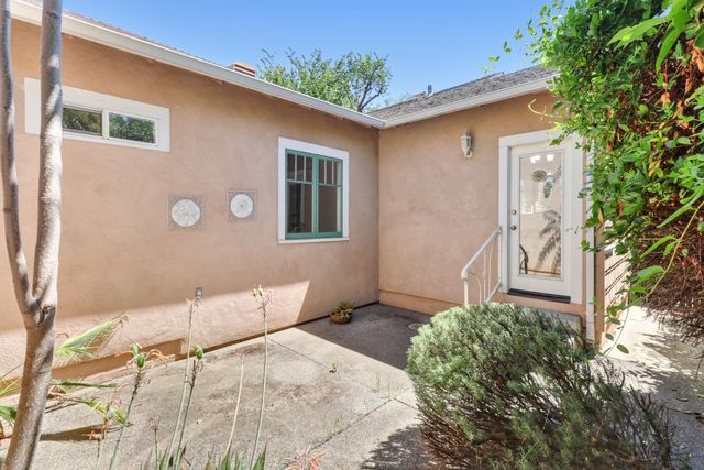 4229 T St, Sacramento, CA 95819