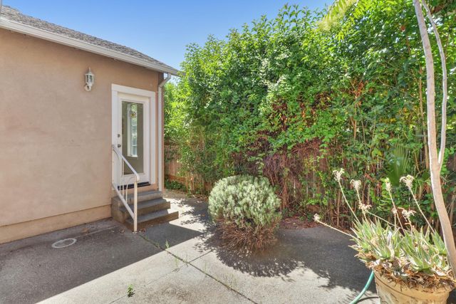 4229 T St, Sacramento, CA 95819
