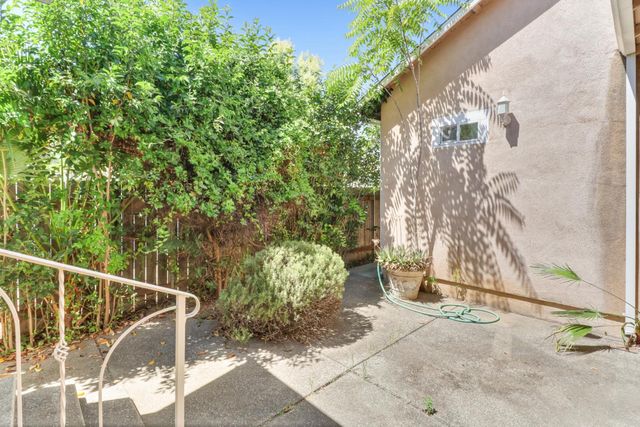 4229 T St, Sacramento, CA 95819