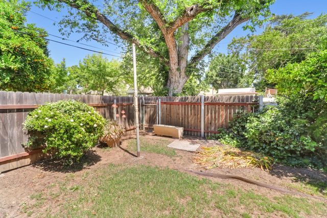 4229 T St, Sacramento, CA 95819