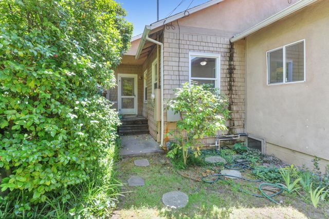 4229 T St, Sacramento, CA 95819