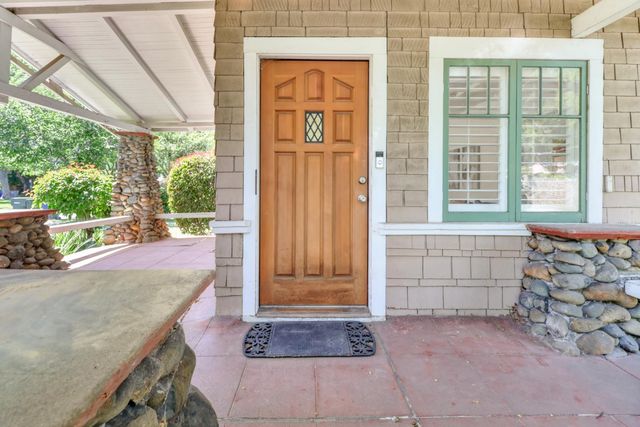 4229 T St, Sacramento, CA 95819