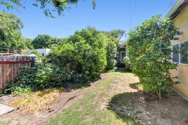 4229 T St, Sacramento, CA 95819