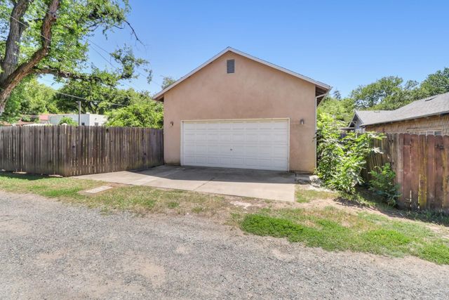4229 T St, Sacramento, CA 95819