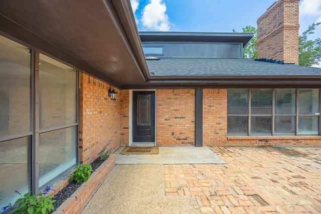 62 Legend Road, Benbrook, TX 76132
