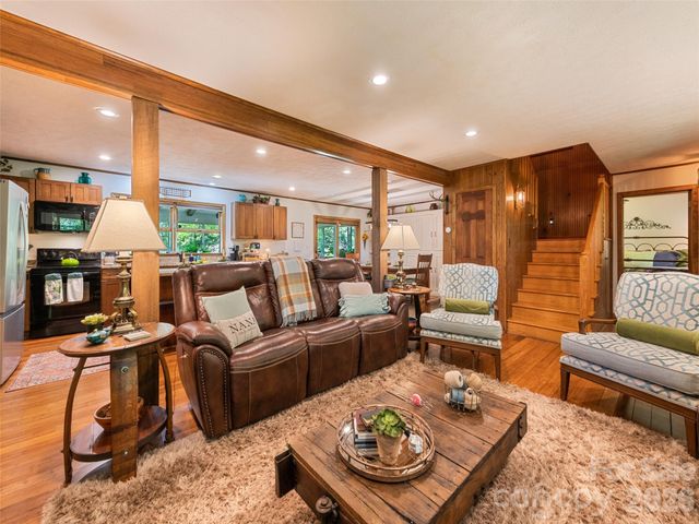 300 Kelly Springs Road, Waynesville, NC 28786