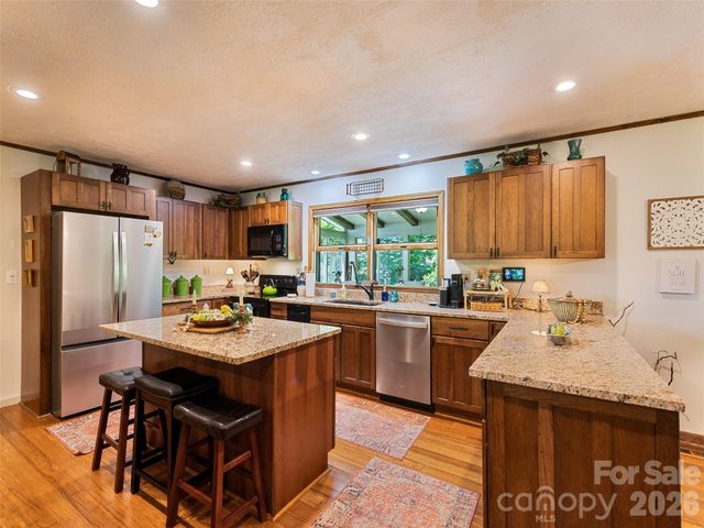 300 Kelly Springs Road, Waynesville, NC 28786