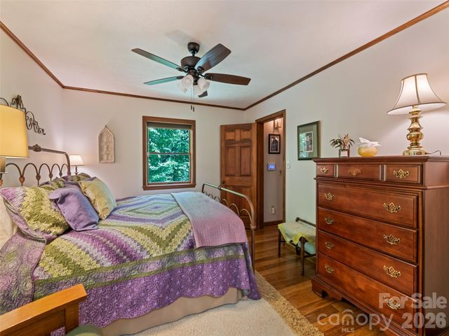 300 Kelly Springs Road, Waynesville, NC 28786