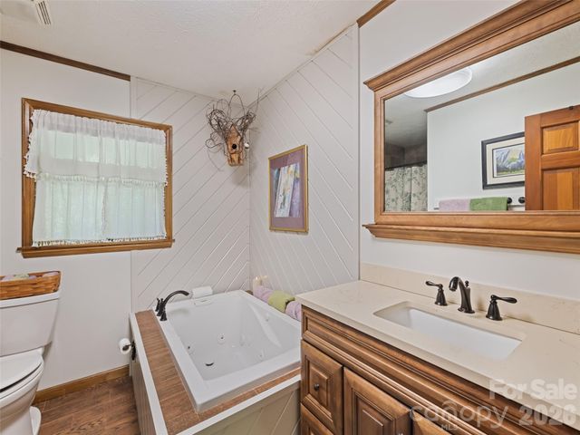 300 Kelly Springs Road, Waynesville, NC 28786